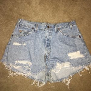 diy distressed jean shorts